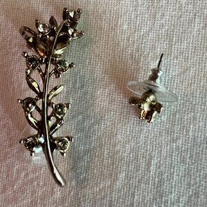 Oscar de la Renta Crystal Floral Vine Ear Cuff with Co-ord Flower